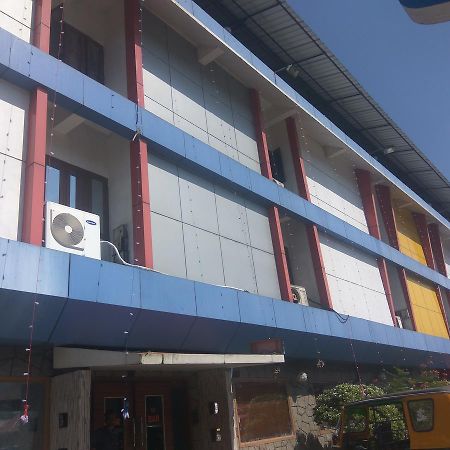 Hotel Malika Residency Ettumanoor エクステリア 写真
