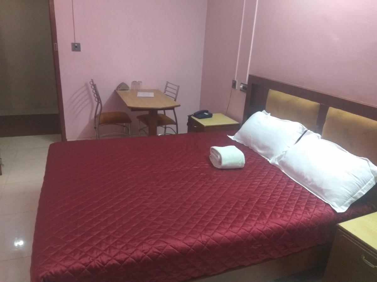 Hotel Malika Residency Ettumanoor エクステリア 写真