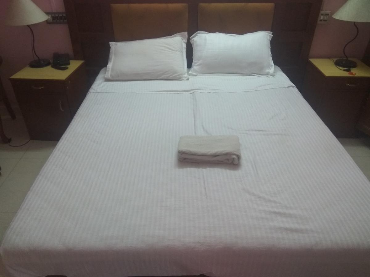 Hotel Malika Residency Ettumanoor エクステリア 写真